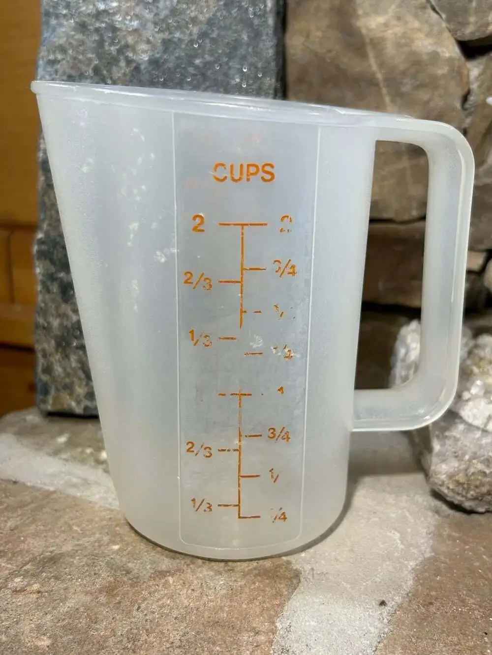 VTG Tupperware #1669-4, 2-Cup Measuring Pitcher 16oz w/ Red Lettering & 1 C Blue